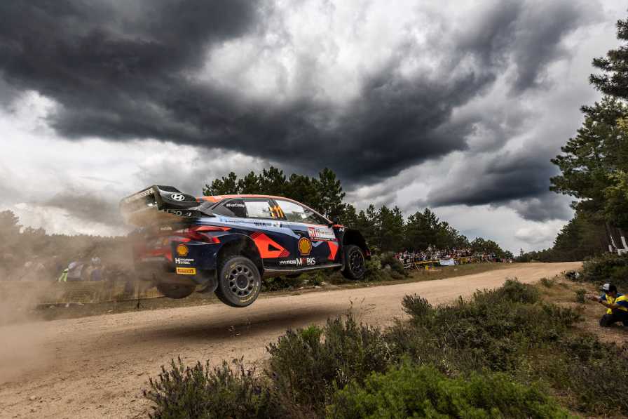 Neuville: Rally Sardinia effectively game over after transmission issue